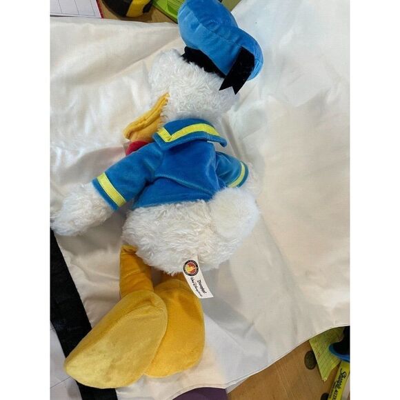 Walt Disney World Parks 18" Donald Duck Soft Plush - Picture 4 of 6